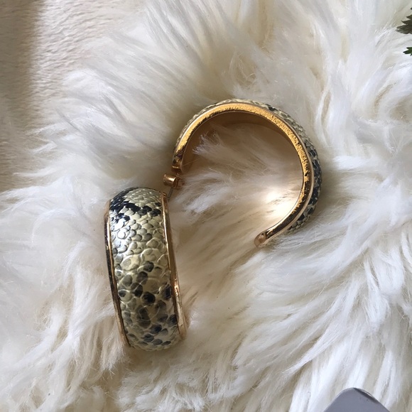 Zara Jewelry - 🎉HP 5/27/19 girl boss 🎉Snake print Zara earrings